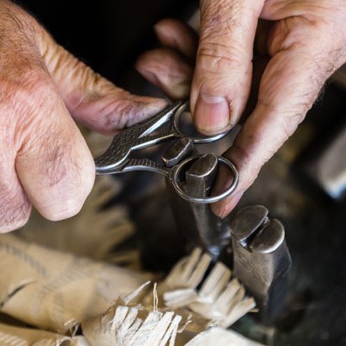 ernest-wright-adjusting-bows_500x500_acf_cropped