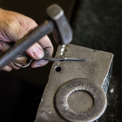 ernest-wright-hammering_500x500_acf_cropped