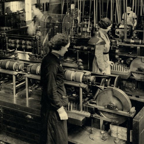 wardonia-thomas-ward-women-working_500x500_acf_cropped